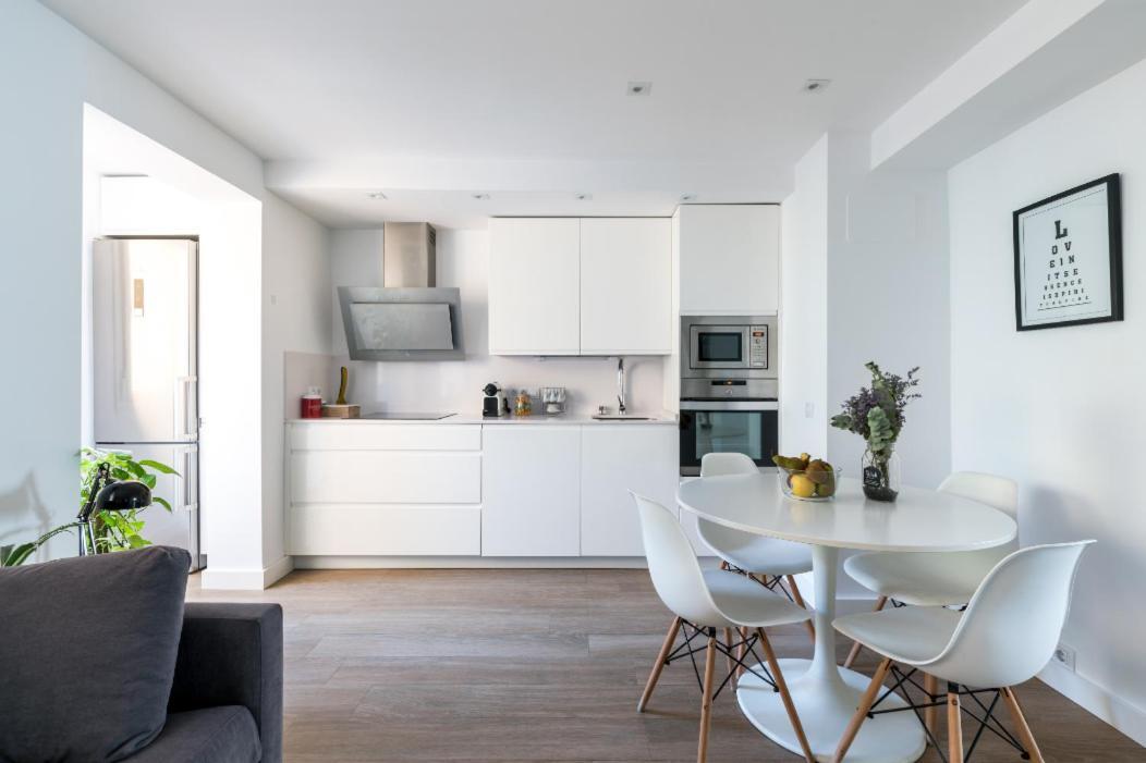 Apartamento Moderno En Triana 2 Dormitorios Y Aire Acondicionado 塞维利亚 外观 照片