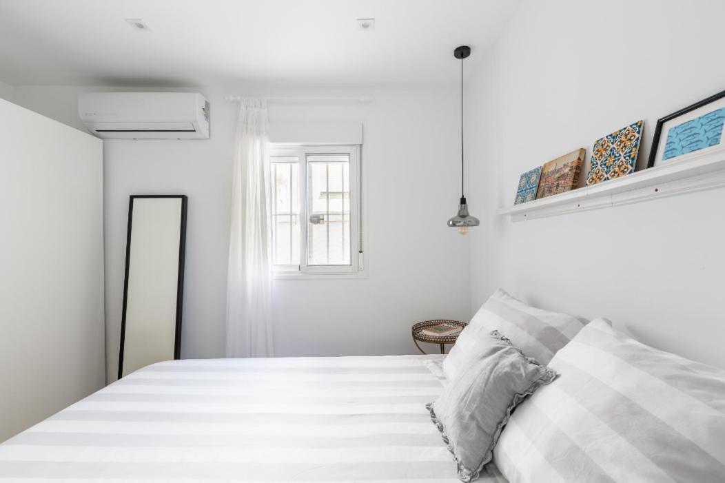 Apartamento Moderno En Triana 2 Dormitorios Y Aire Acondicionado 塞维利亚 外观 照片
